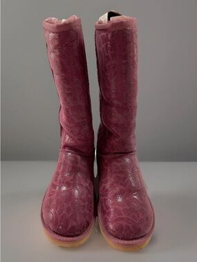 UGG Limited Edition Women’s Classic Tall In Fig Purple w/ Embossed Roses Sz 8